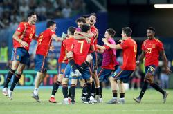 开云官网-爱尔兰足球运动员在国家比赛中获得胜利