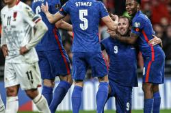 开云下载-波兰队逆转英格兰队，马龙刷新纪录