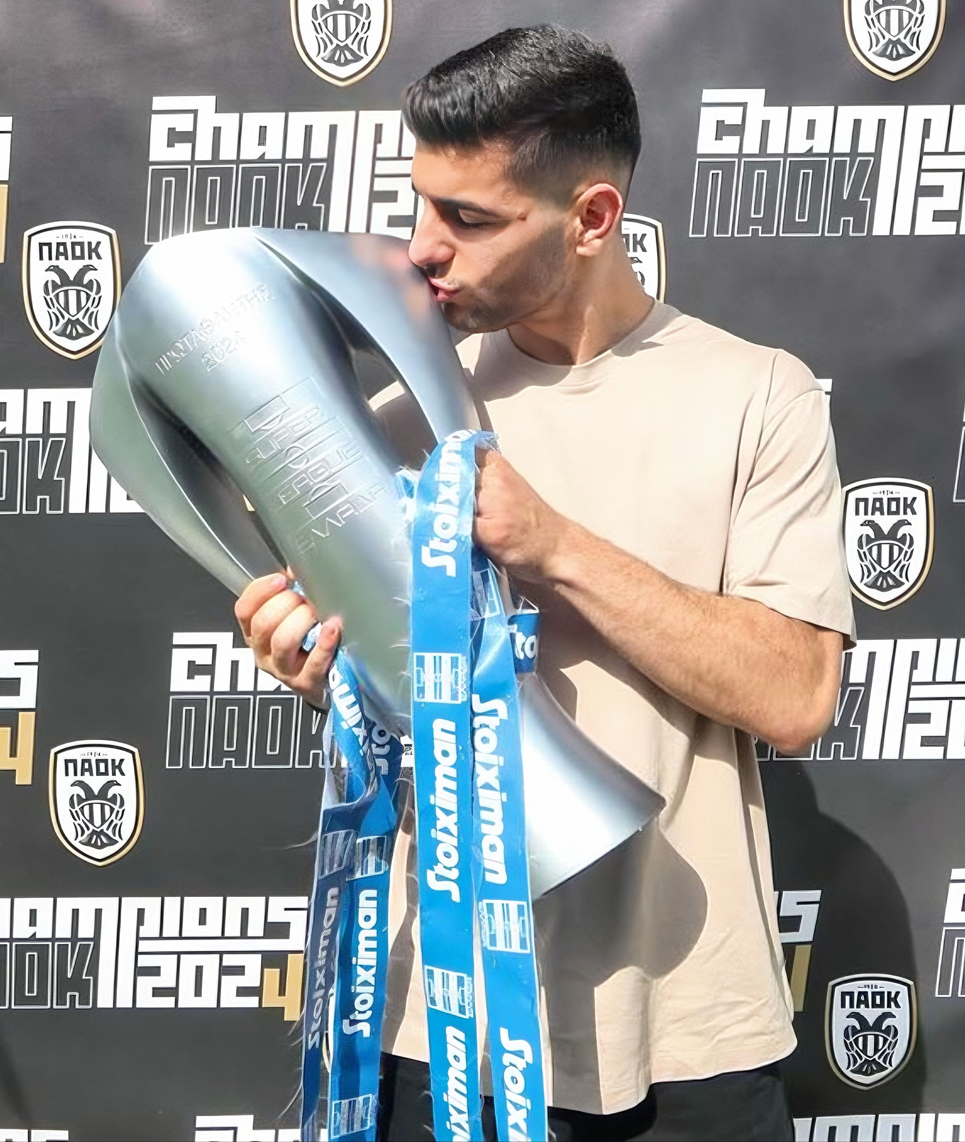 希腊选手场上奋力拼搏，获得好成绩