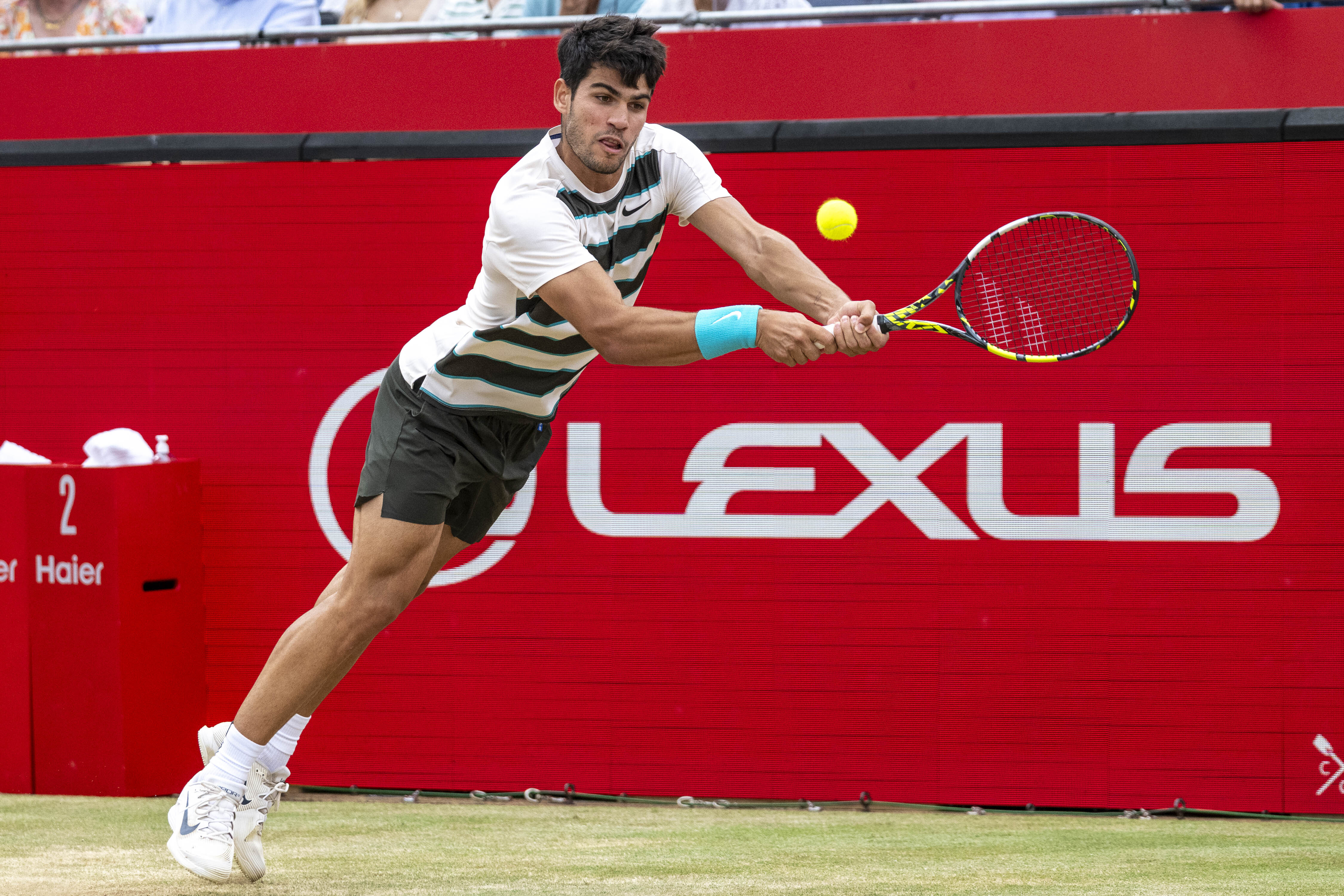 意大利网球队力克日本网球队，阿尔卡拉斯制霸全场的简单介绍