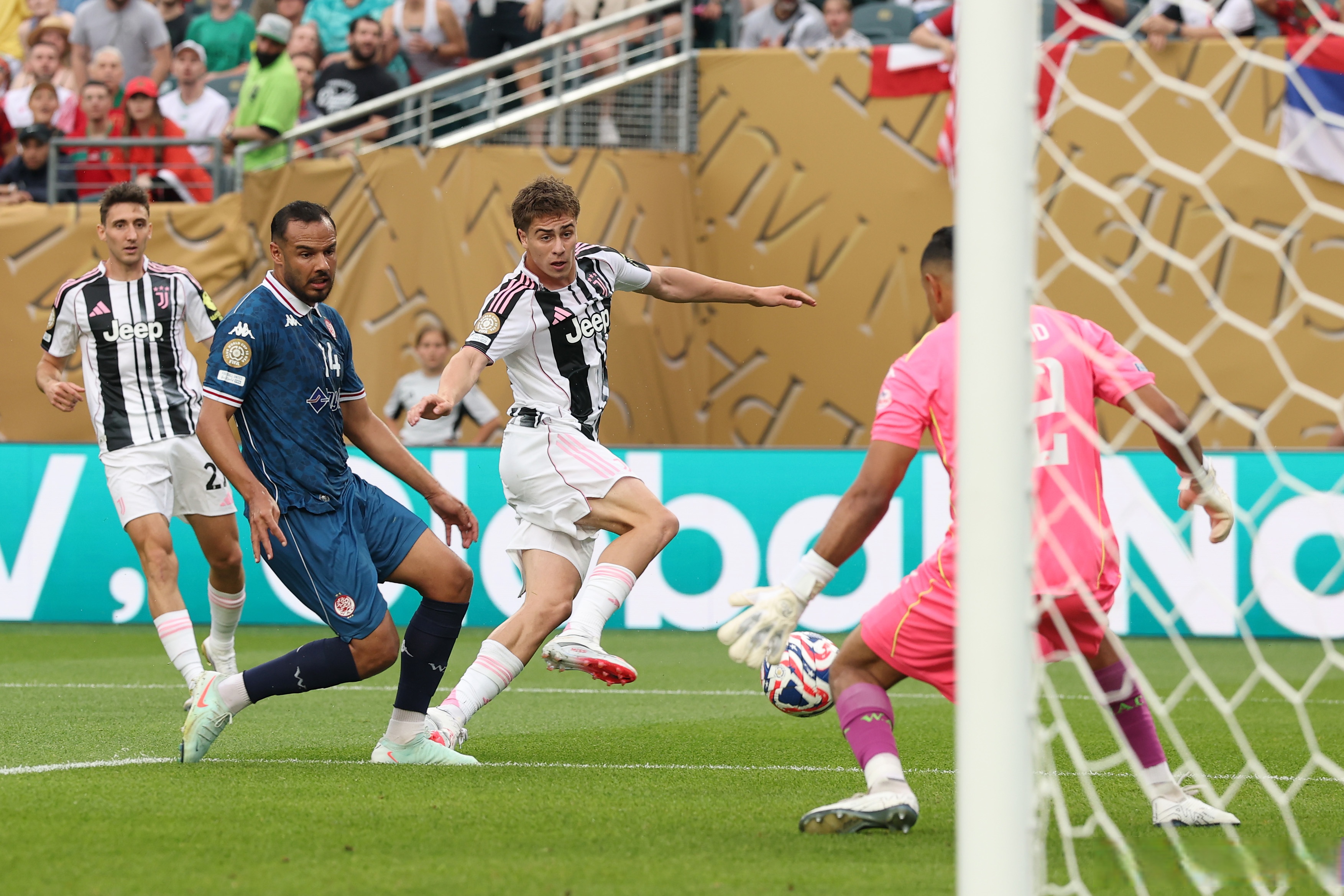 包含尤文碾压巴萨，弗拉霍维奇制霸全场的词条