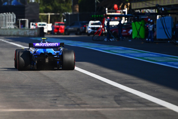 哈斯车队鏖战威廉姆斯，塞恩斯带队取胜的简单介绍