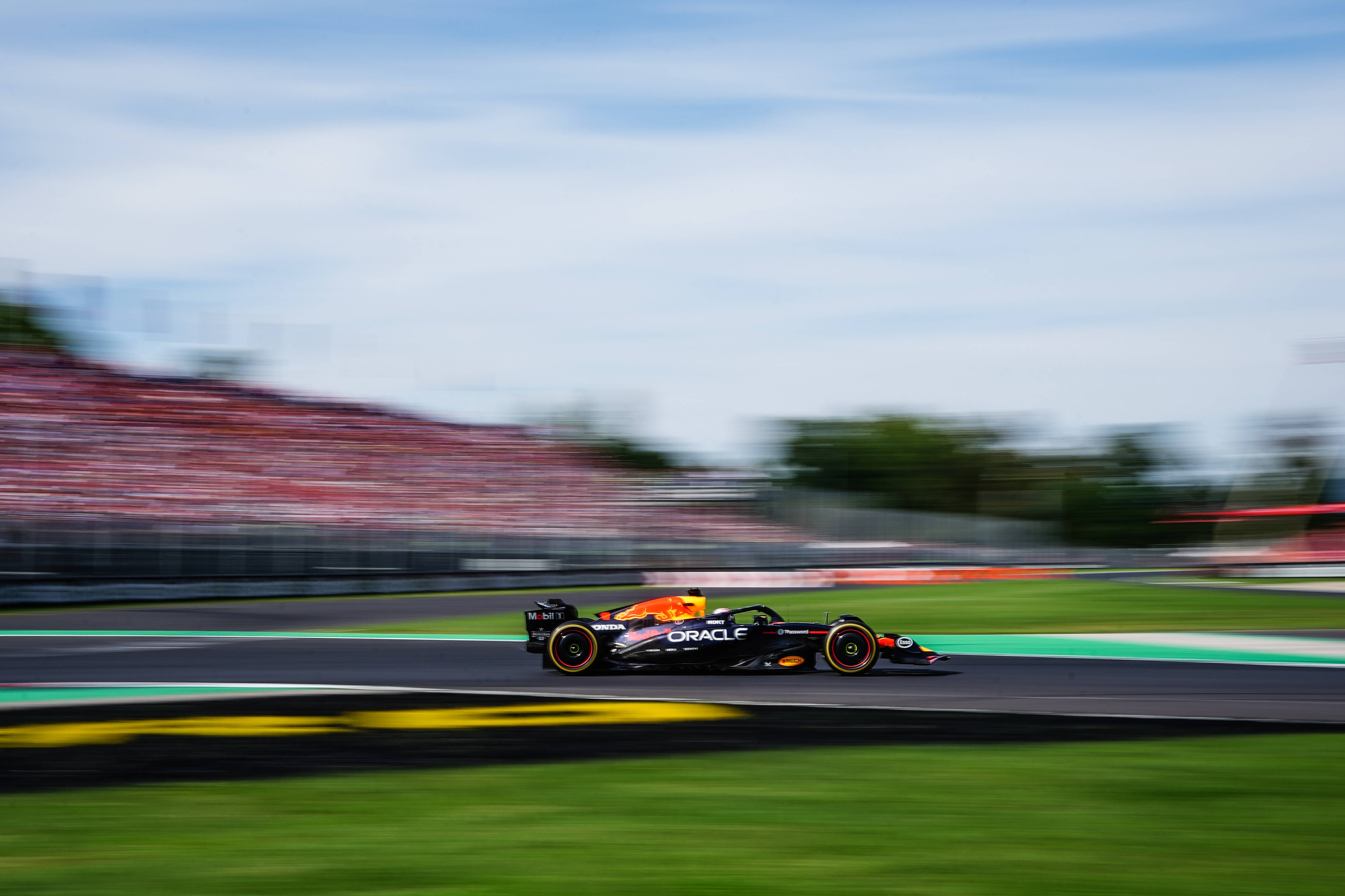 迈凯伦完胜红牛车队,维斯塔潘统治全场的简单介绍 迈凯伦完胜红牛车队,维斯塔潘统治全场的简单介绍