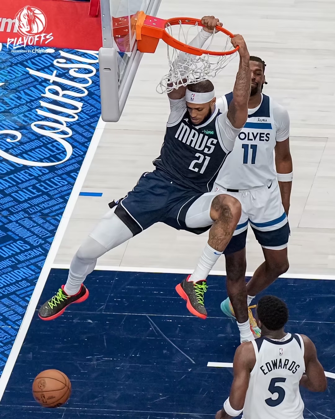 独行侠鏖战掘金，霍勒迪关键制胜的简单介绍