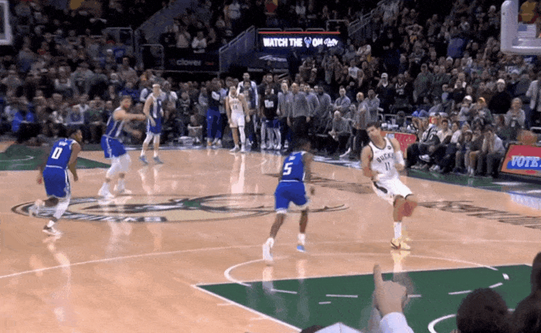 天津队险胜国王，利拉德扛起全队