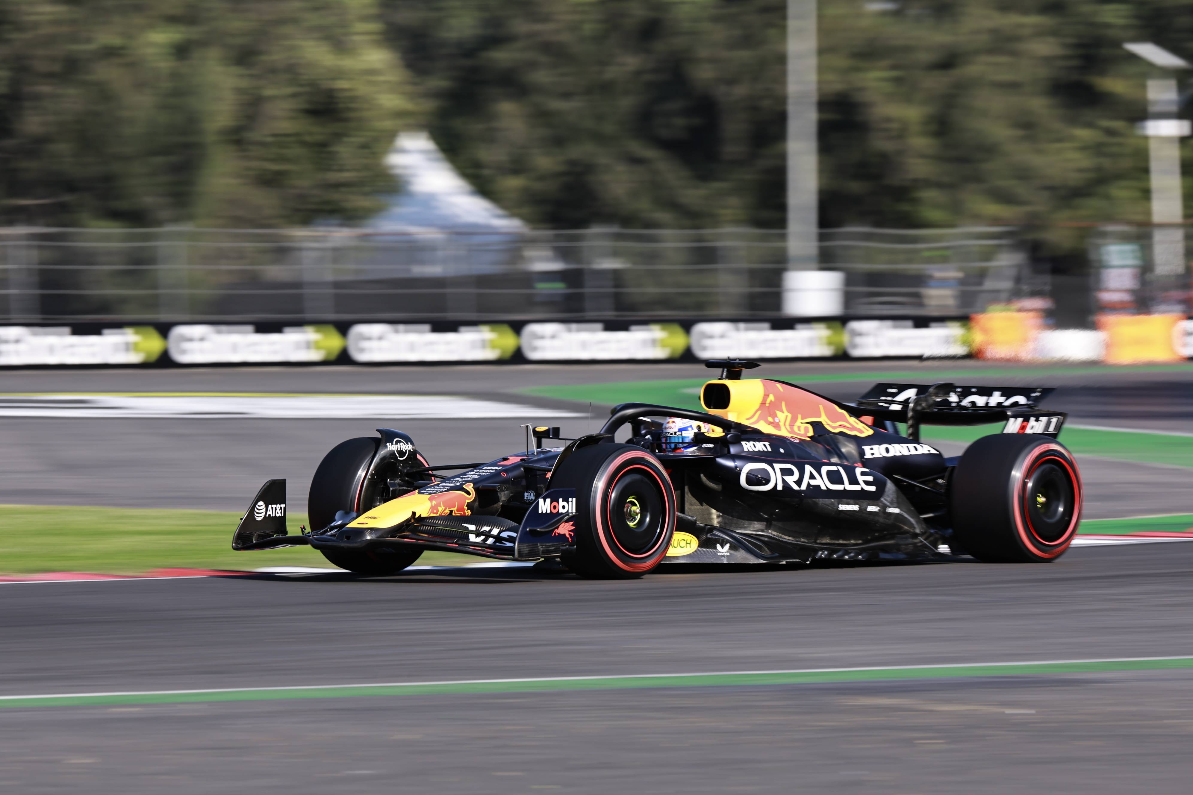 红牛二队逆转红牛车队，汉密尔顿统治全场